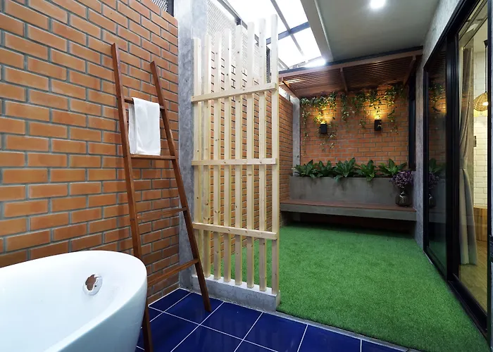 Luck Esan Loft