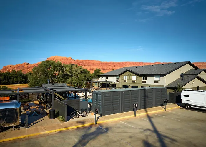 Slackline Moab, Outset Collection By Hilton
