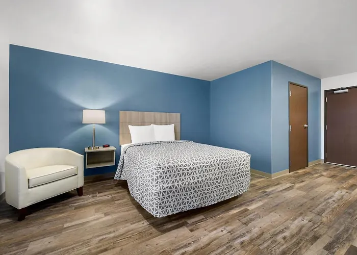 Woodspring Suites Dearborn Detroit