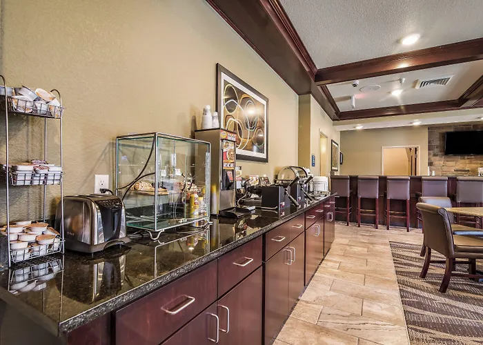 Cobblestone Hotel & Suites - Victor