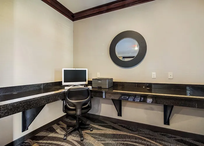 Cobblestone Hotel & Suites - Victor