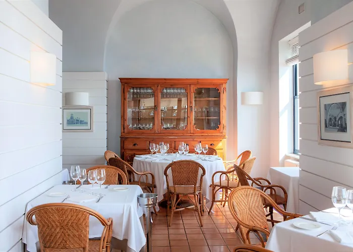 El Far Hotel Restaurant