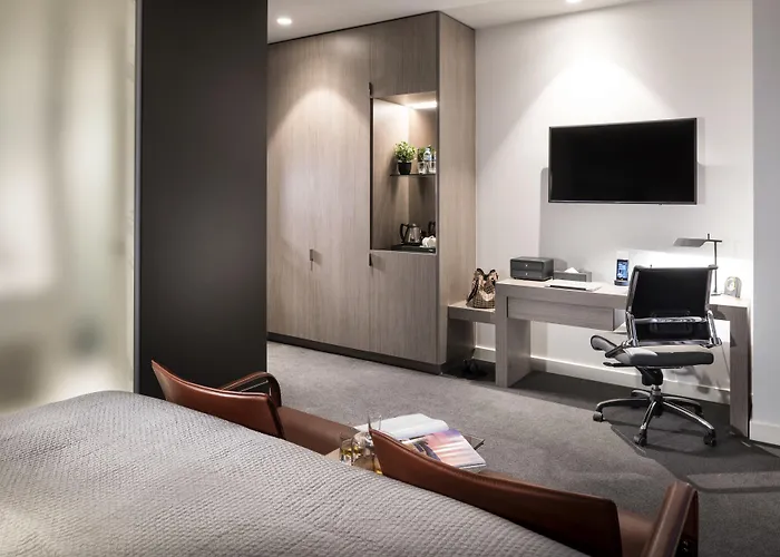 The Melbourne Hotel