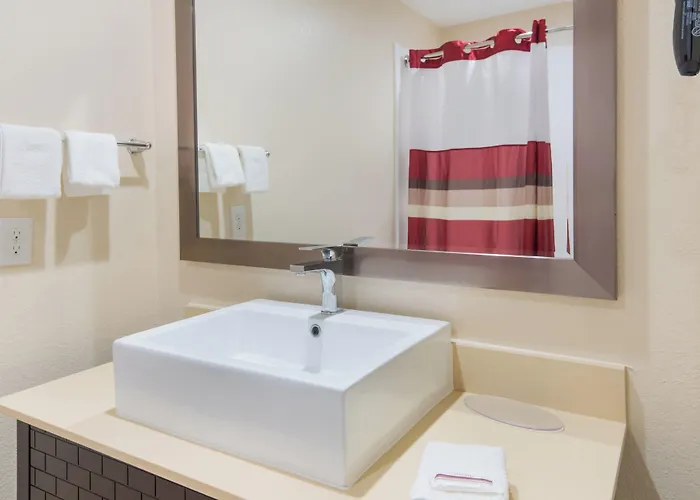 Red Roof Inn Plus+ Fort Worth - Burleson
