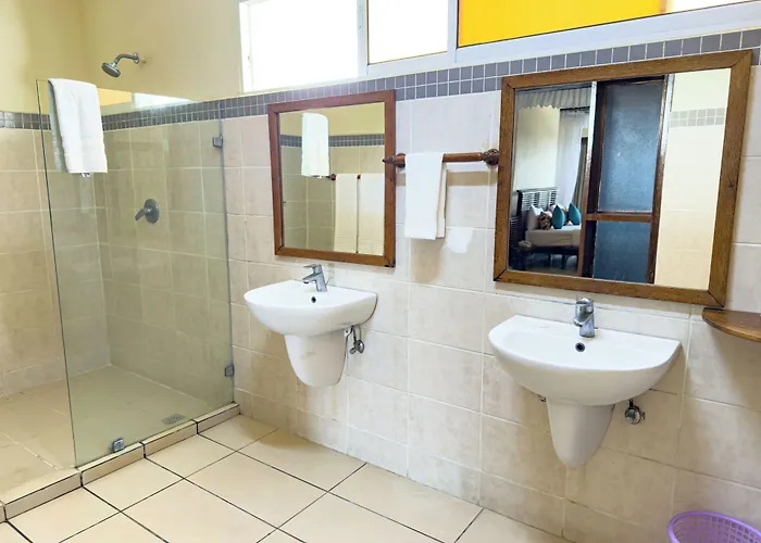 Cityblue Creekside Hotel & Suites