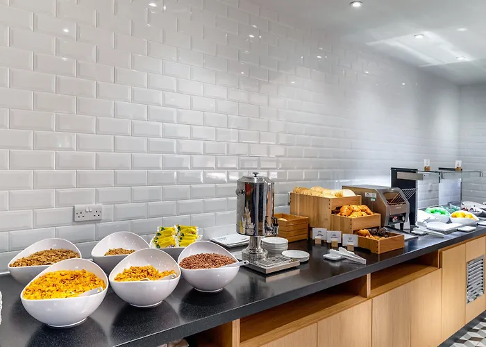 Holiday Inn Express - London Heathrow T4 By Ihg