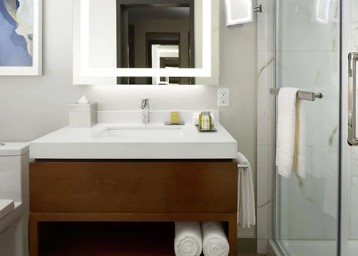 Doubletree By Hilton Montreal Airport