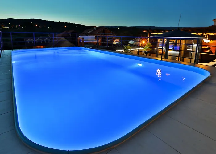 Garni Hotel Zen free parking