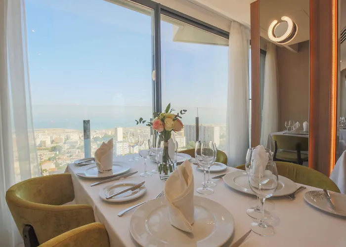 Lamaraz Hotels