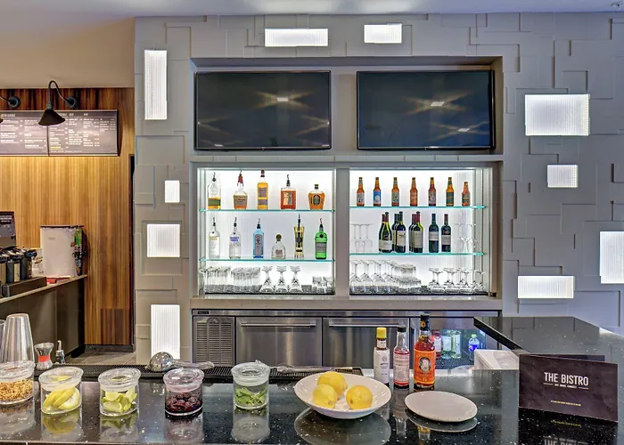 Courtyard By Marriott Appleton Riverfront
