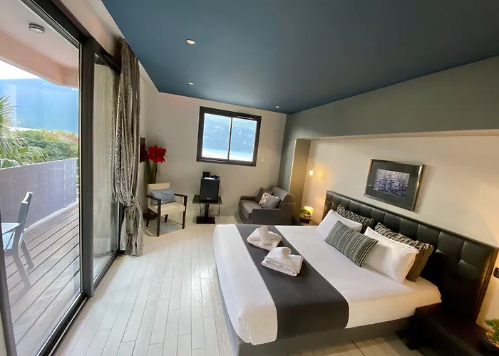 Les Suites Du Lac