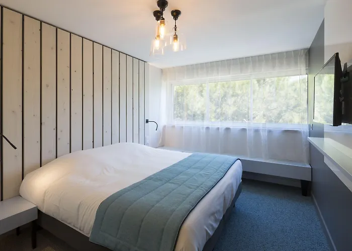 Logis Hotel Les Pins - Operalia