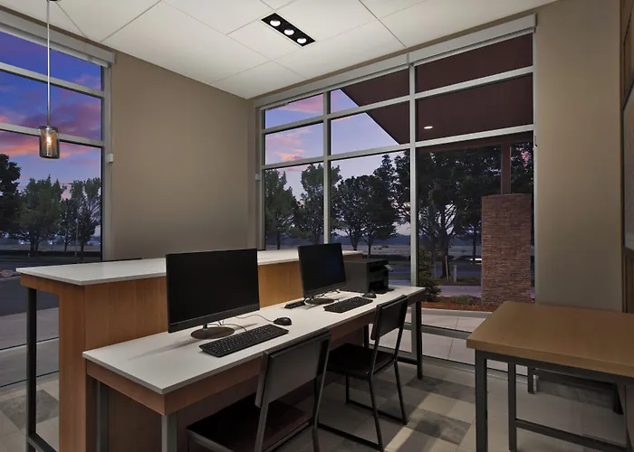 Holiday Inn Express & Suites - Portland Airport - Cascade Stn By Ihg