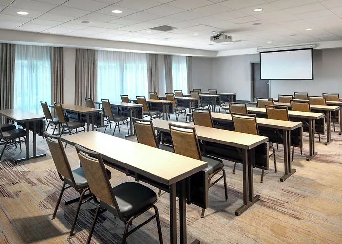 Courtyard By Marriott Lenox Berkshires