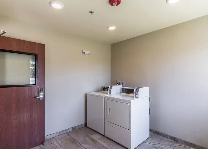Cobblestone Inn & Suites - Barron