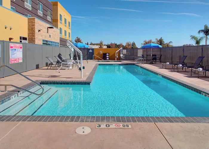 Fairfield Inn & Suites By Marriott Bakersfield North/Airport