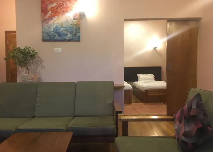 Khamsum Inn