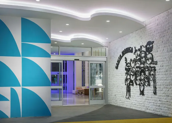 Hampton Inn & Suites Santa Monica