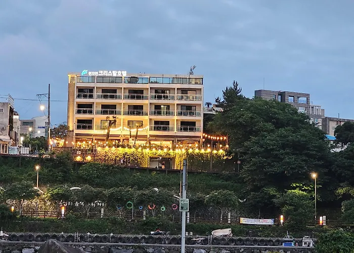 Cheonjiyeon Crystal Hotel