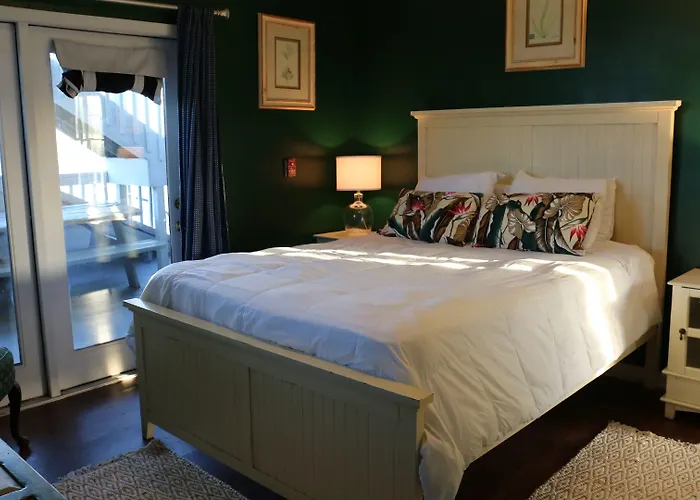 Tavern On The Bay Hotel - Frank Sinatra Suite