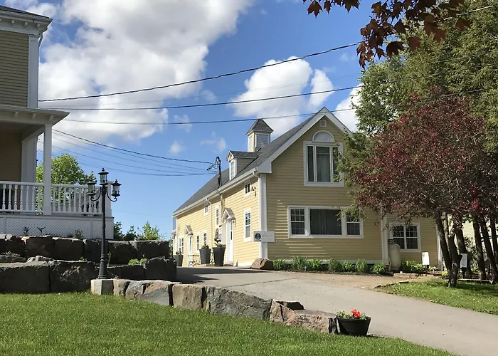 Tattingstone Inn