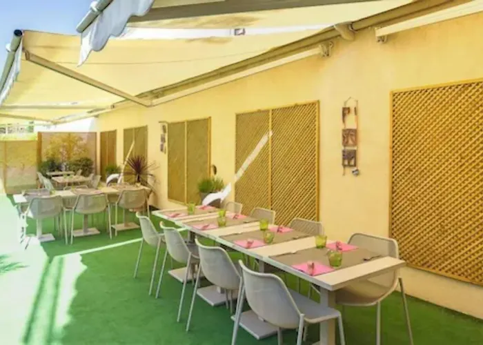 Esatitude Hotel