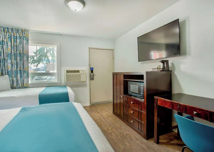 Studio 6 Suites - Albany, Or