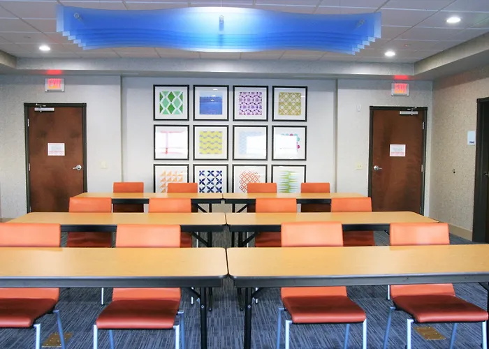 Holiday Inn Express & Suites Clarion By Ihg