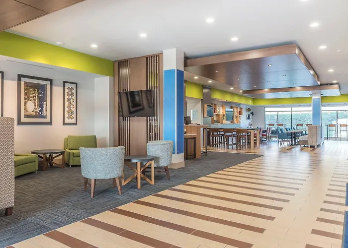 Holiday Inn Express & Suites Clarion By Ihg