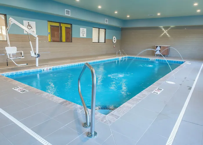 Holiday Inn Express & Suites Clarion By Ihg