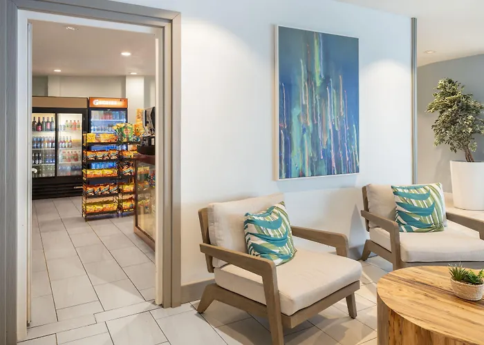 Courtyard By Marriott Nassau Downtown/Junkanoo Beach