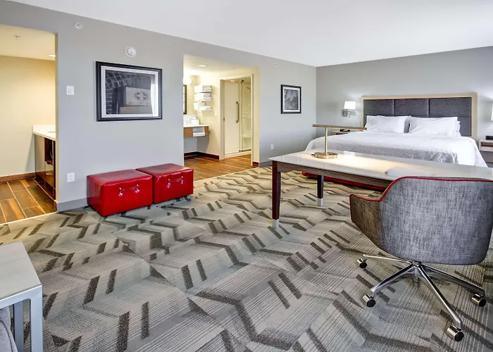 Hampton Inn & Suites - Medicine Hat