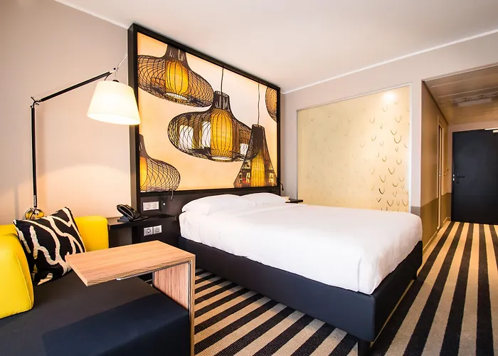 Simon Hotel