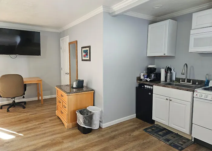 Captain'S Inn And Suites