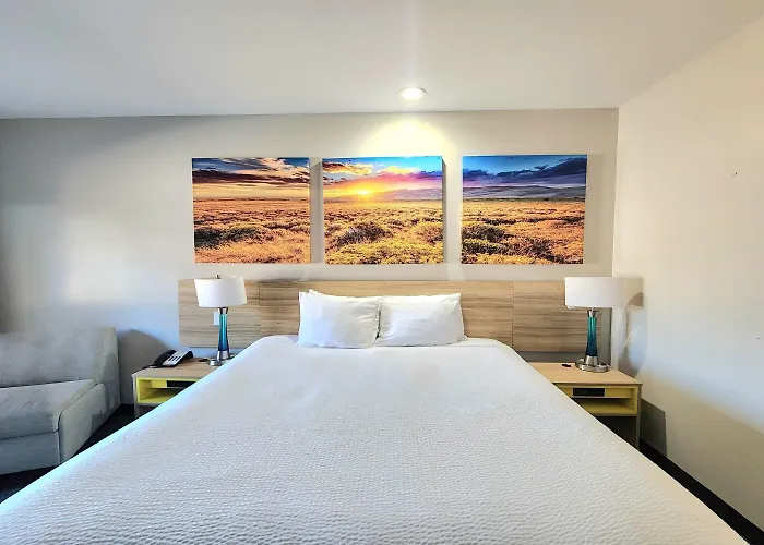 Days Inn & Suites By Wyndham Katy