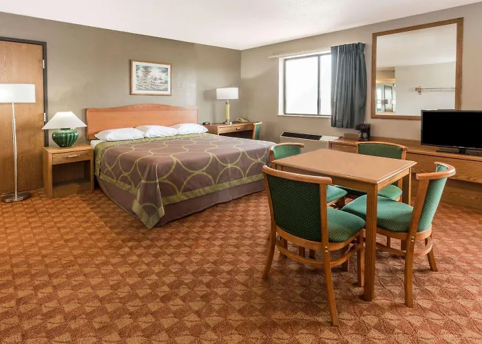 Super 8 By Wyndham St. Charles