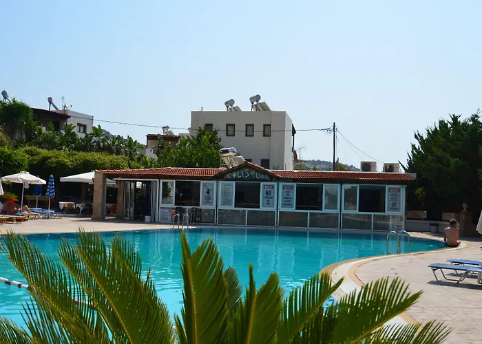 Coliseum Studios & Apartments