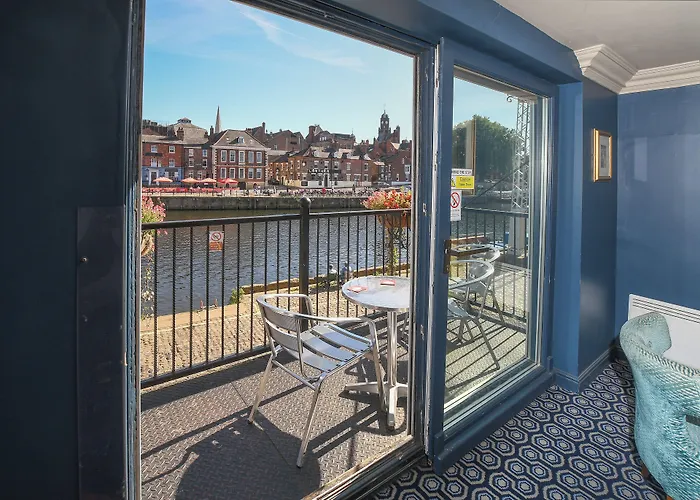 The Queens Hotel & Victoria Cloisters Apartments