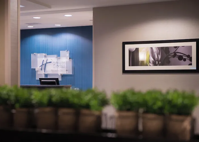 Holiday Inn Express & Suites Bakersfield Airport By Ihg