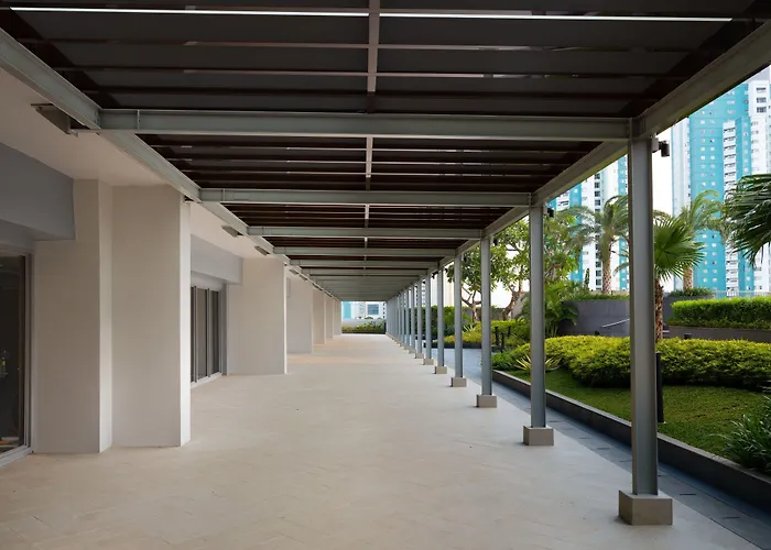 Holiday Inn & Suites Jakarta Gajah Mada By Ihg