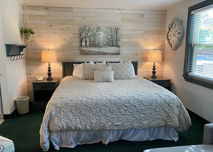 Moose Creek Lodge & Suites