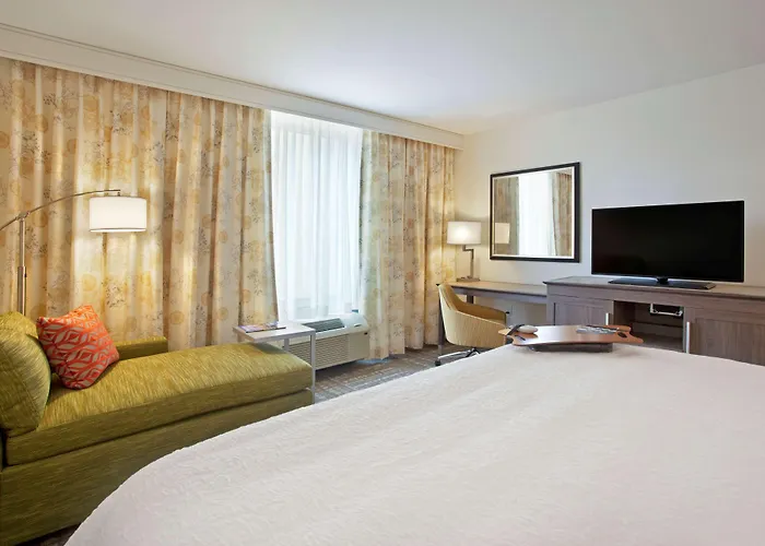 Hampton Inn & Suites - Minneapolis/Downtown