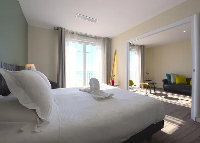Les Flots - Hotel Et Restaurant Face A L'Ocean - Chatelaillon-Plage