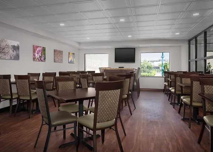 The Suites Hotel At Waterfront Plaza
