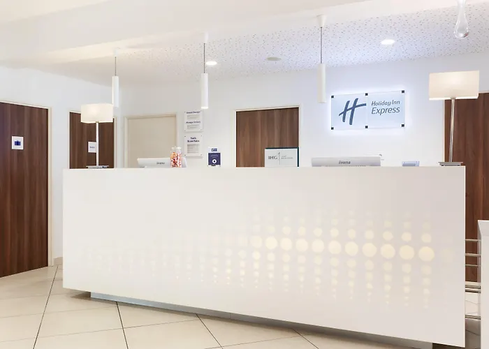 Holiday Inn Express Toulon - Est By Ihg