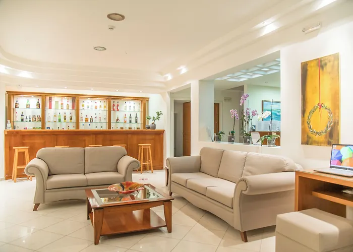 Hiona Holiday Hotel