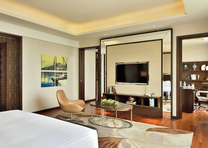 Kochi Marriott Hotel, Lulu International Shopping Mall