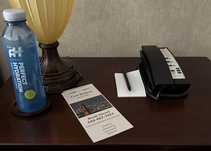Cow Hollow Inn And Suites