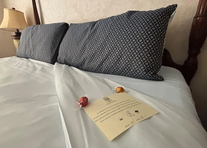 Cow Hollow Inn And Suites