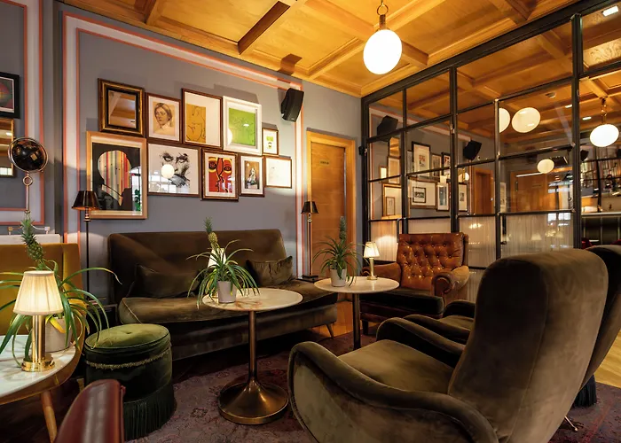 Browns Central Hotel